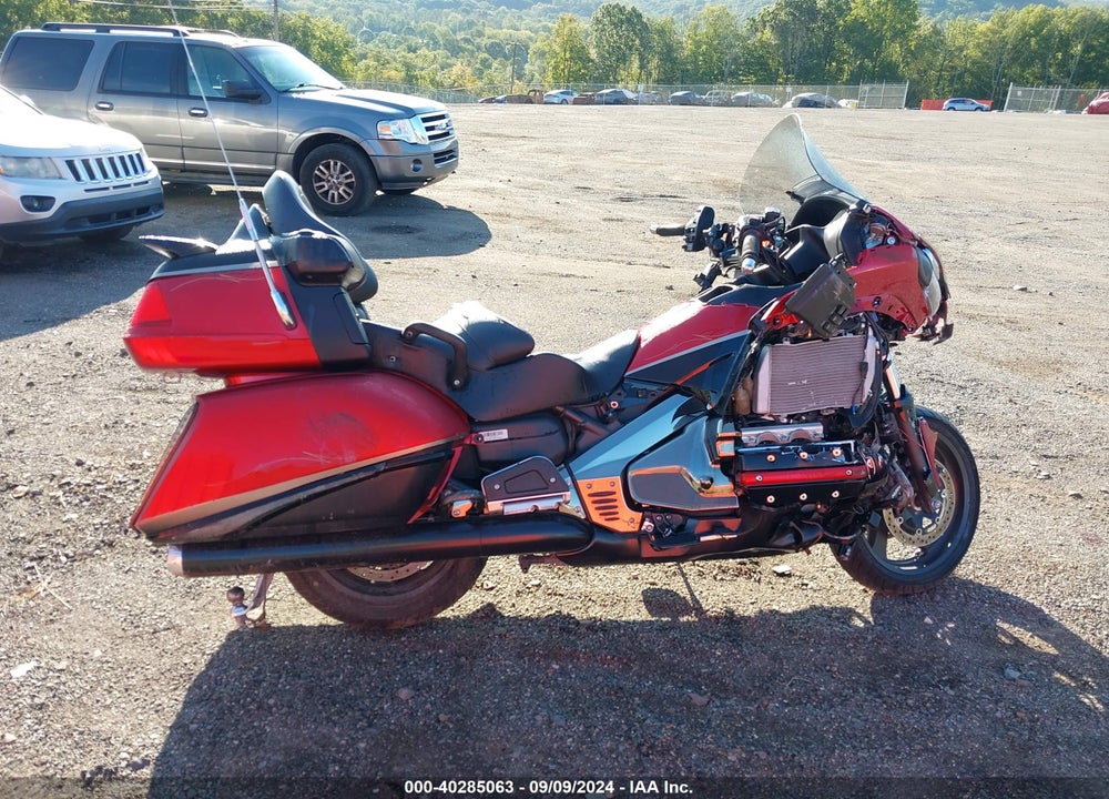 2015 HONDA GL1800 VIN: JH2SC68W7FK100063