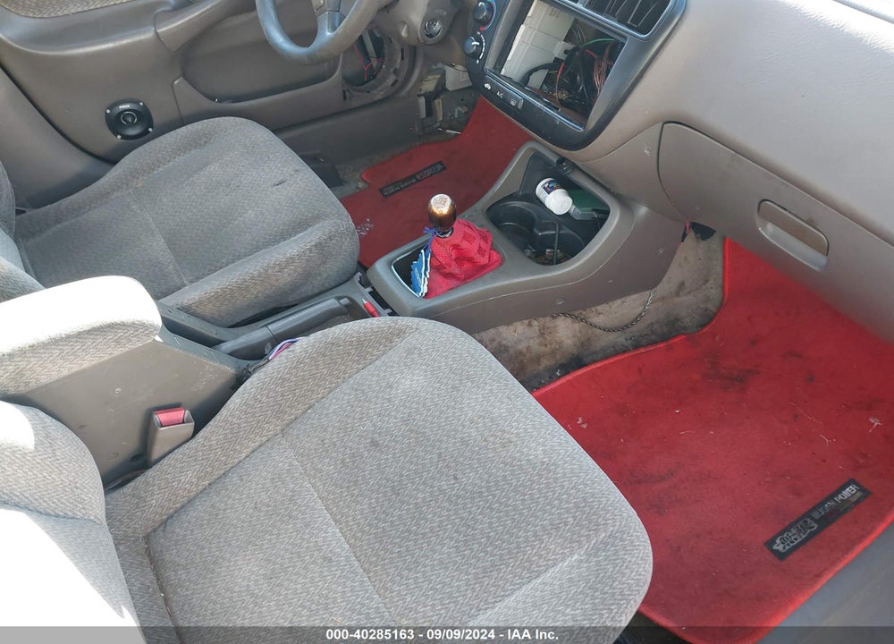 2000 HONDA CIVIC LX VIN: 1HGEJ6570YL044829