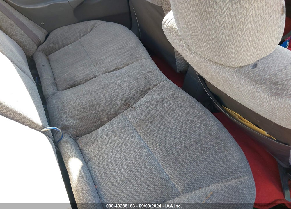 2000 HONDA CIVIC LX VIN: 1HGEJ6570YL044829