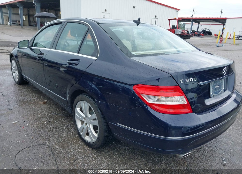 2010 MERCEDES-BENZ C 300 LUXURY/SPORT VIN: WDDGF5EBXAR122288