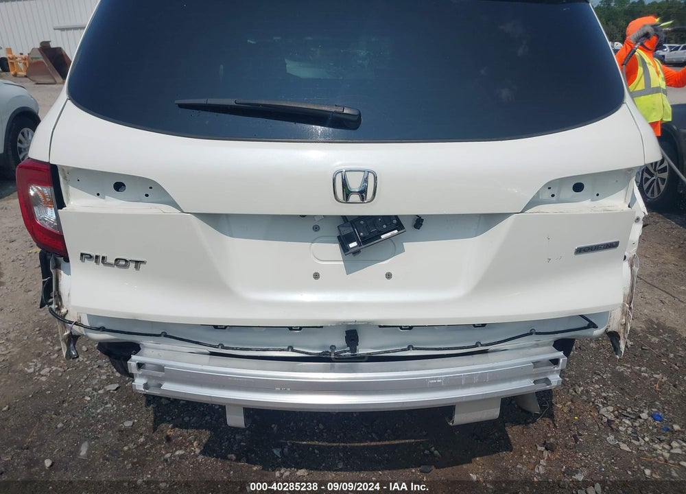 2019 HONDA PILOT TOURING VIN: 5FNYF5H60KB015173