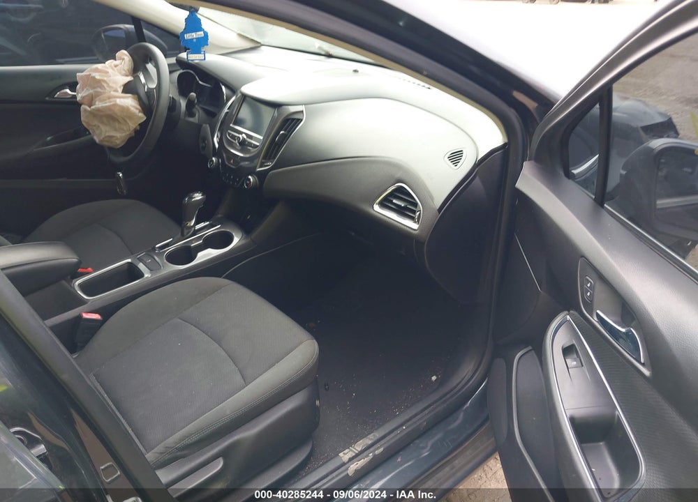2018 CHEVROLET CRUZE LT AUTO VIN: 1G1BE5SM9J7233402