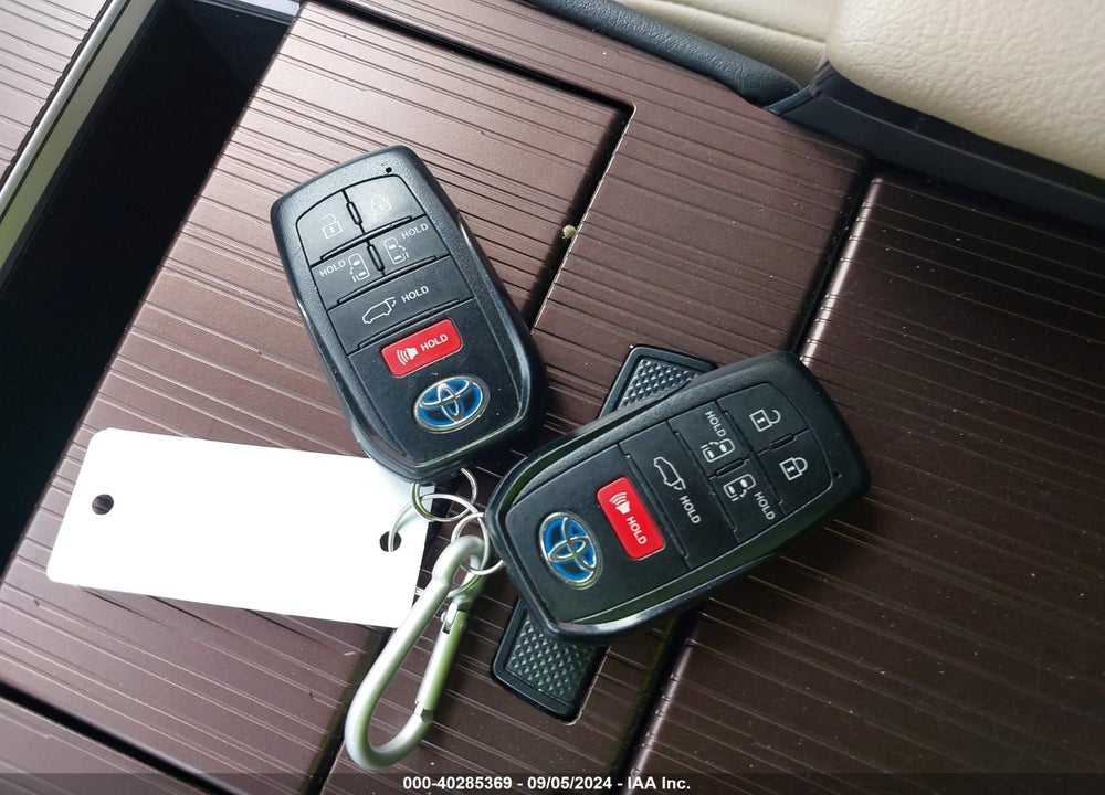 2021 TOYOTA SIENNA XLE VIN: 5TDYRKEC8MS020278