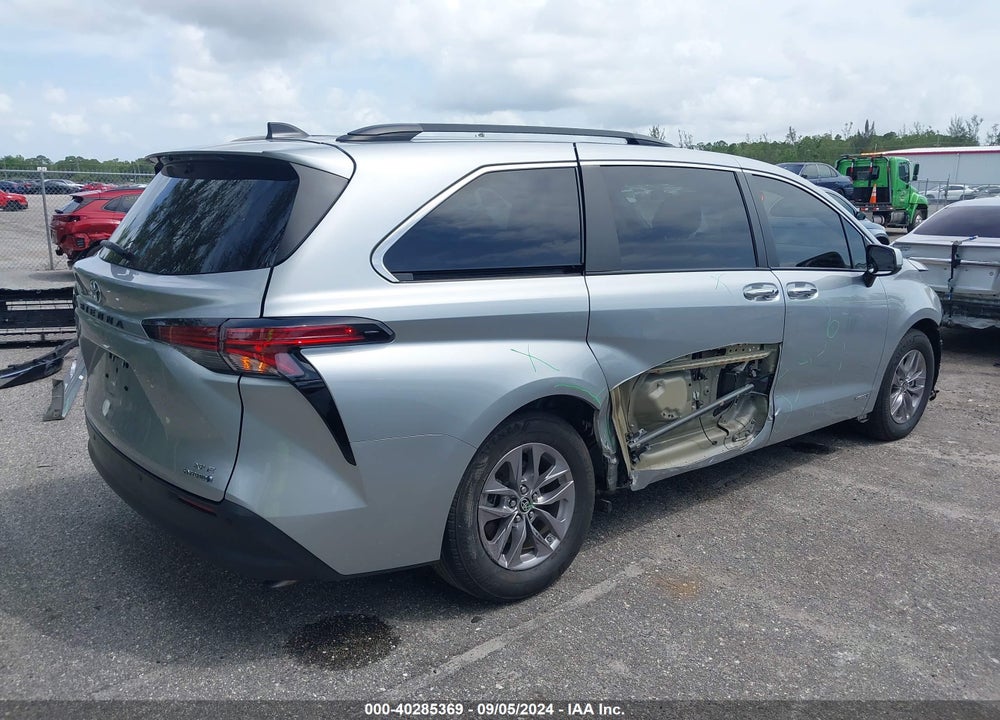 2021 TOYOTA SIENNA XLE VIN: 5TDYRKEC8MS020278