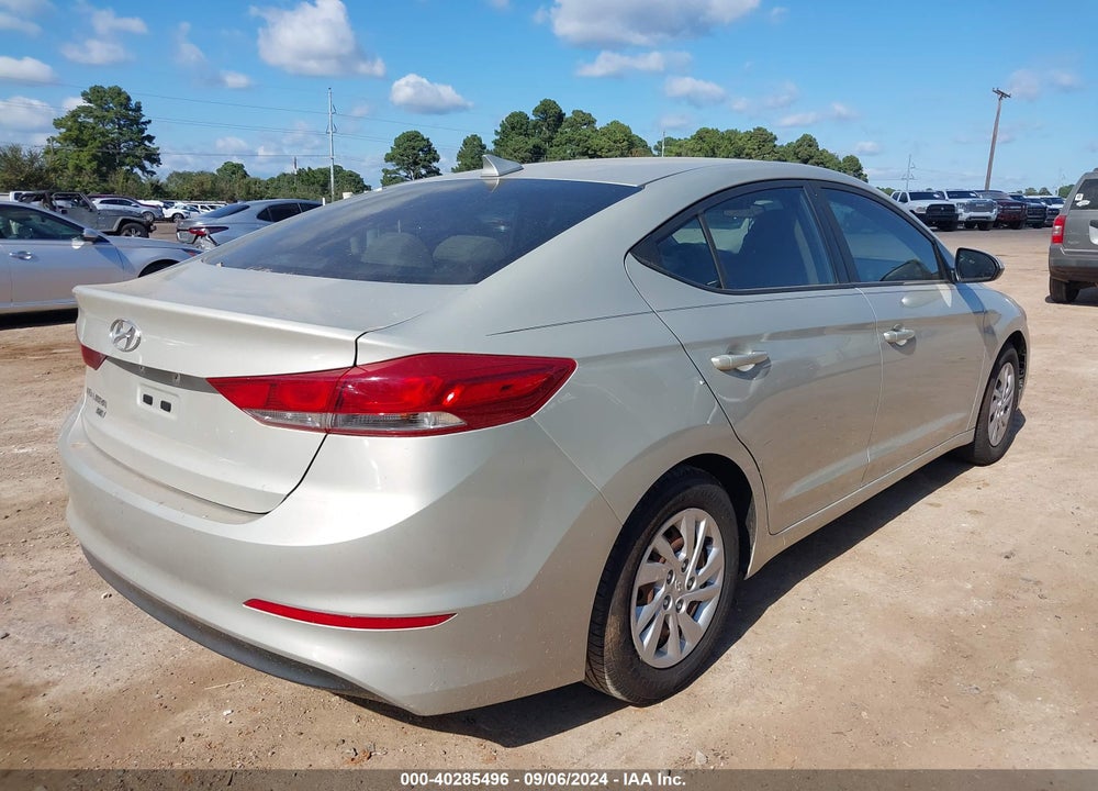 2018 HYUNDAI ELANTRA SE VIN: 5NPD74LF7JH391978