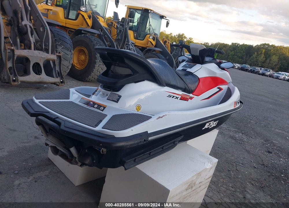 2020 KAWASAKI JET SKI STX VIN: 00000KAW10750F020