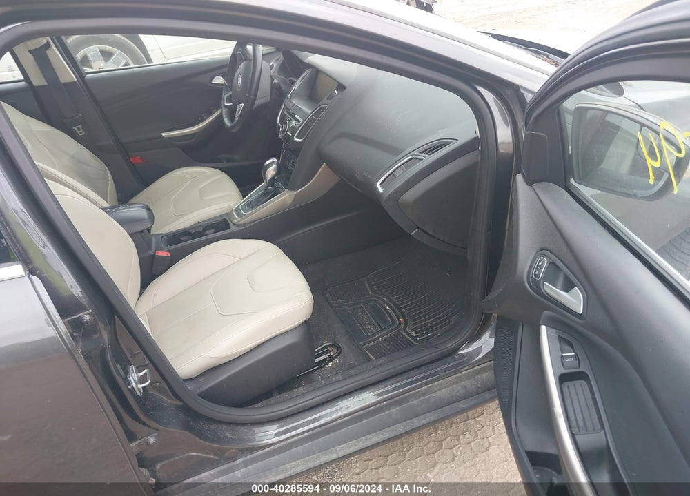 2015 FORD FOCUS TITANIUM VIN: 1FADP3J24FL322555
