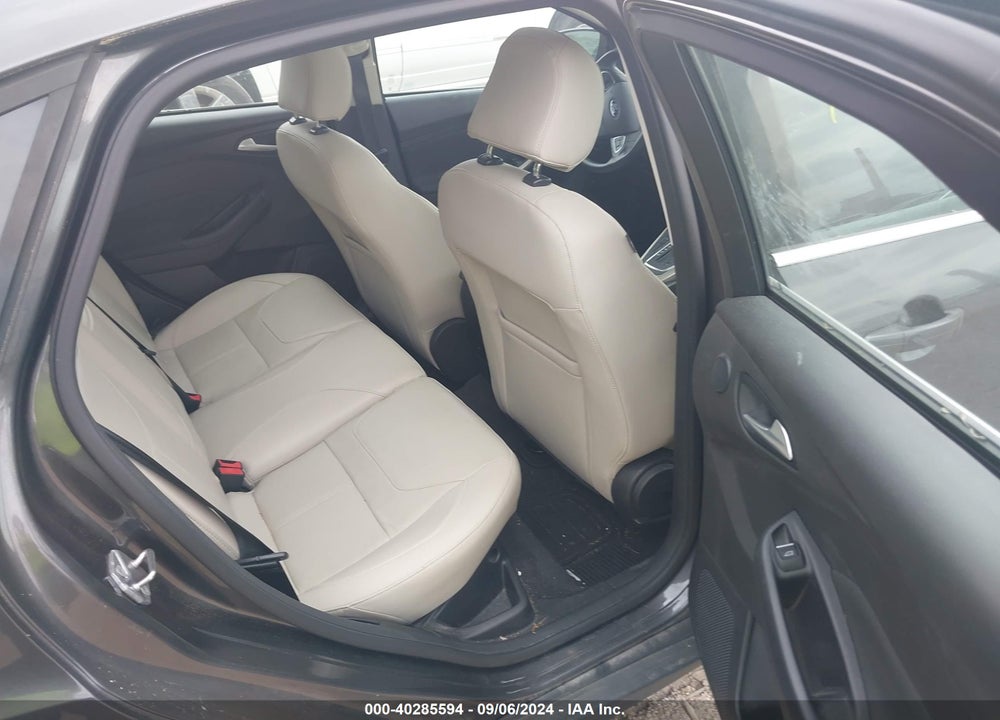 2015 FORD FOCUS TITANIUM VIN: 1FADP3J24FL322555