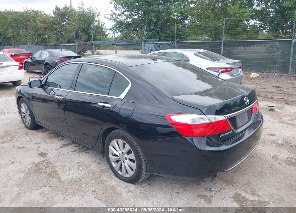 2015 HONDA ACCORD VIN: 1HGCR3F84FA013744