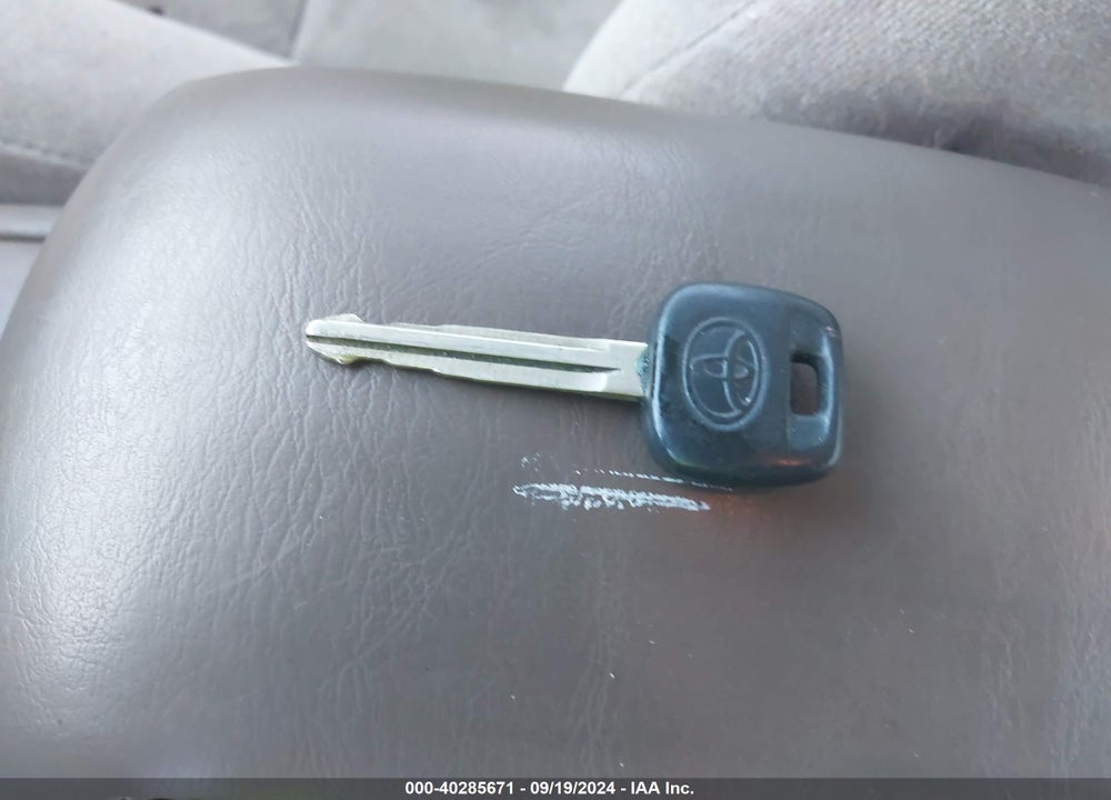 1999 TOYOTA CAMRY LE VIN: 4T1BG22K2XU915056