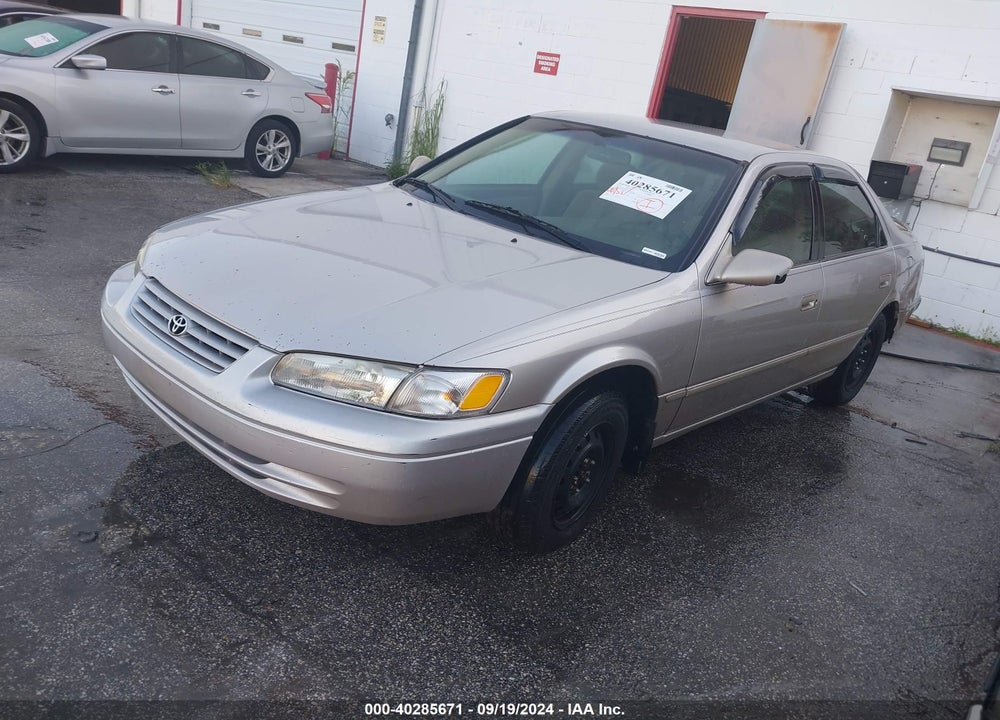 1999 TOYOTA CAMRY LE VIN: 4T1BG22K2XU915056