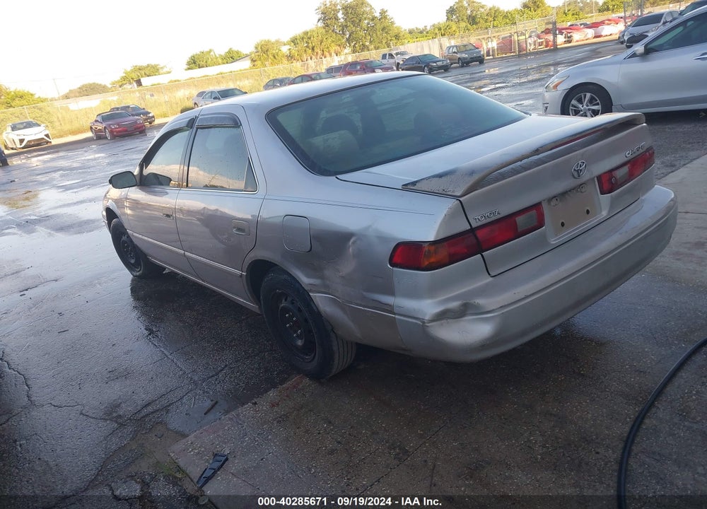 1999 TOYOTA CAMRY LE VIN: 4T1BG22K2XU915056