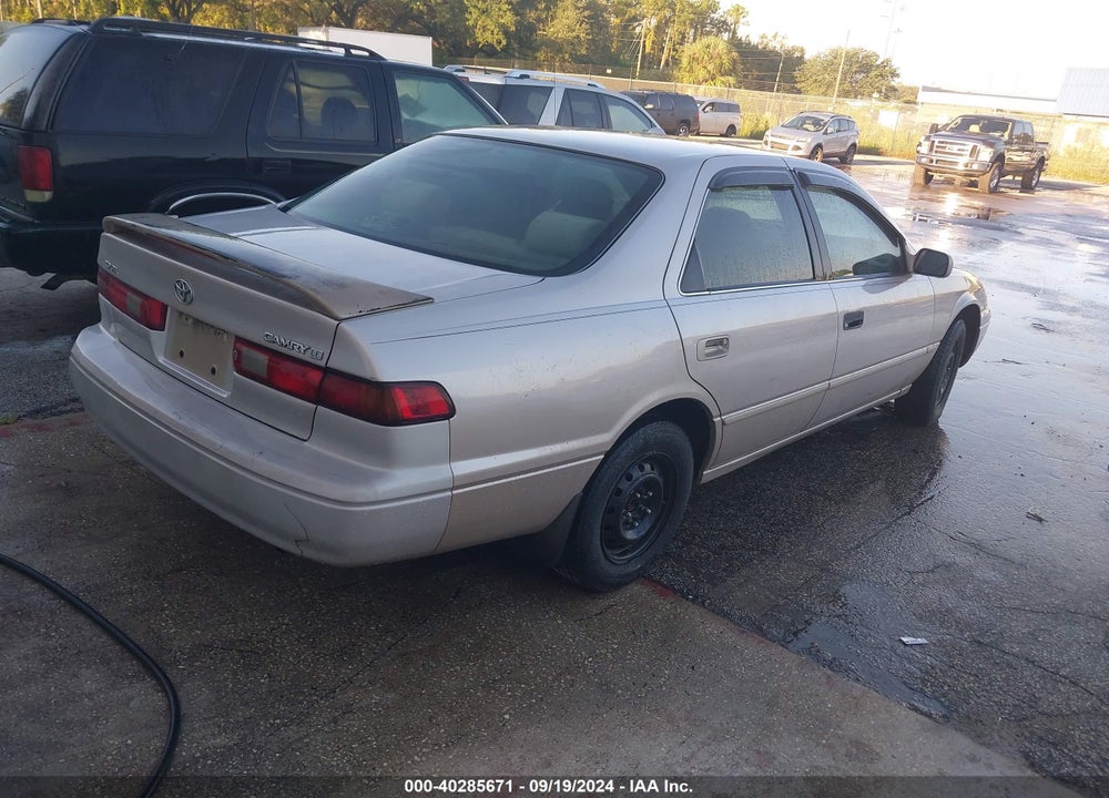 1999 TOYOTA CAMRY LE VIN: 4T1BG22K2XU915056