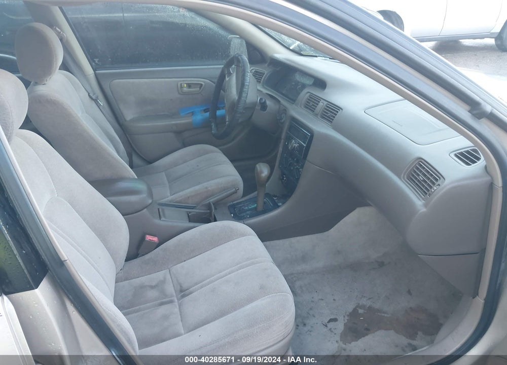 1999 TOYOTA CAMRY LE VIN: 4T1BG22K2XU915056