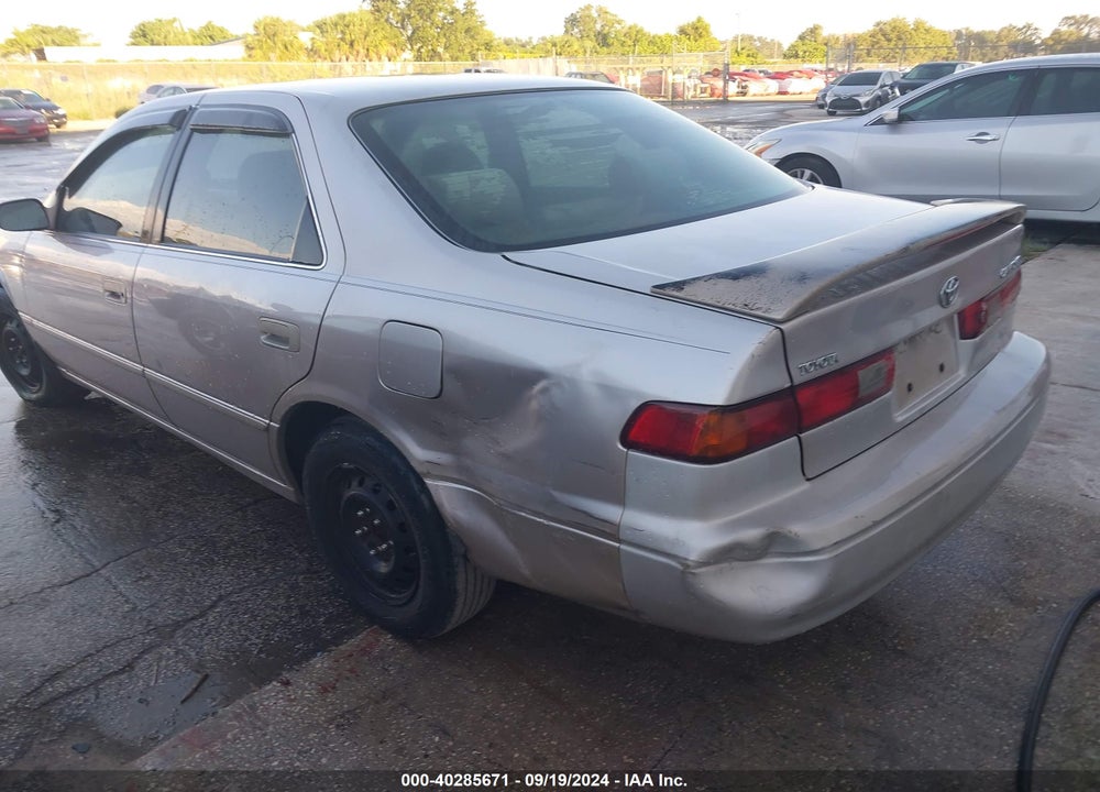1999 TOYOTA CAMRY LE VIN: 4T1BG22K2XU915056