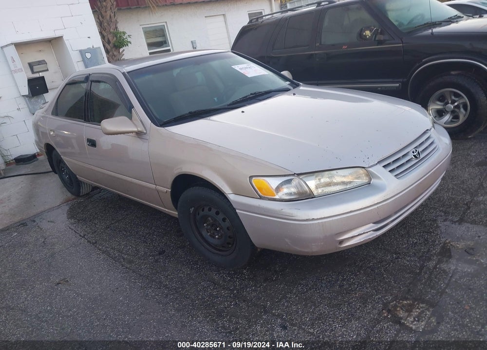 1999 TOYOTA CAMRY LE VIN: 4T1BG22K2XU915056