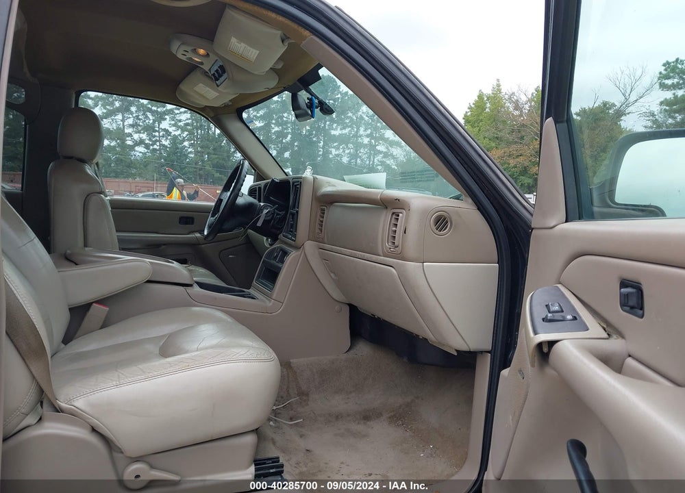 2005 CHEVROLET TAHOE LS VIN: 1GNEC13T15R216619