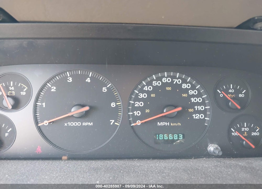 2000 JEEP GRAND CHEROKEE LAREDO VIN: 1J4G248S5YC126431
