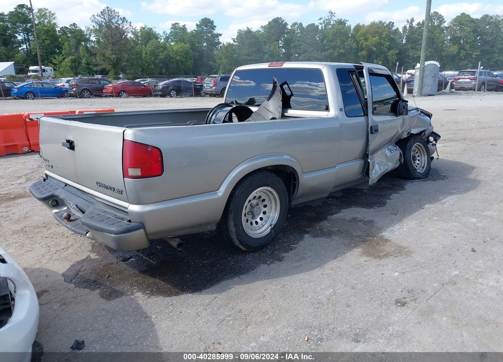 2002 CHEVROLET S-10 LS VIN: 1GCCS195428189400