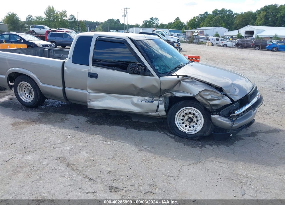 2002 CHEVROLET S-10 LS VIN: 1GCCS195428189400