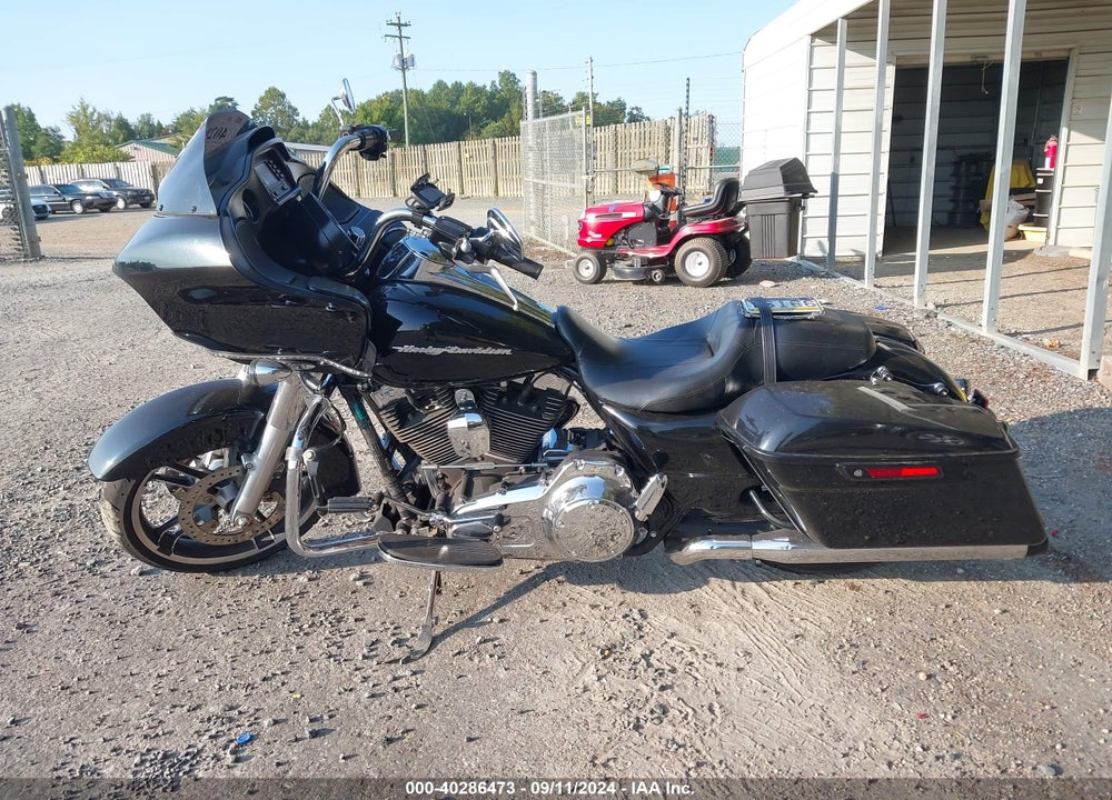 2015 HARLEY-DAVIDSON FLTRX ROAD GLIDE VIN: 1HD1KHM14FB605828