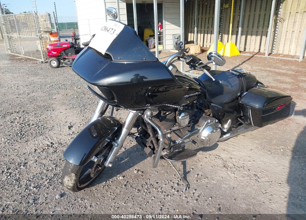 2015 HARLEY-DAVIDSON FLTRX ROAD GLIDE VIN: 1HD1KHM14FB605828