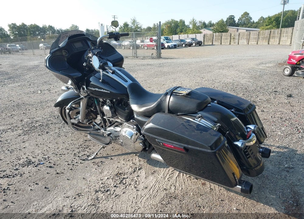 2015 HARLEY-DAVIDSON FLTRX ROAD GLIDE VIN: 1HD1KHM14FB605828