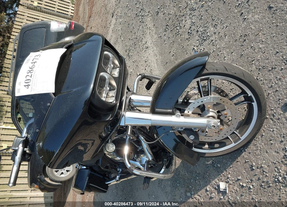 2015 HARLEY-DAVIDSON FLTRX ROAD GLIDE VIN: 1HD1KHM14FB605828