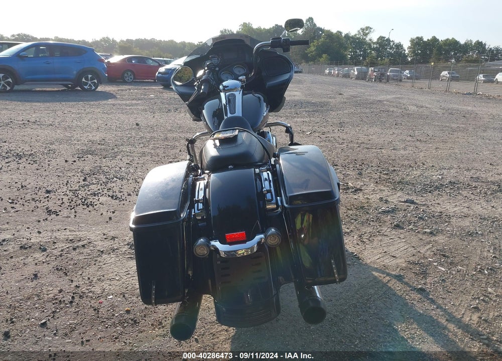 2015 HARLEY-DAVIDSON FLTRX ROAD GLIDE VIN: 1HD1KHM14FB605828
