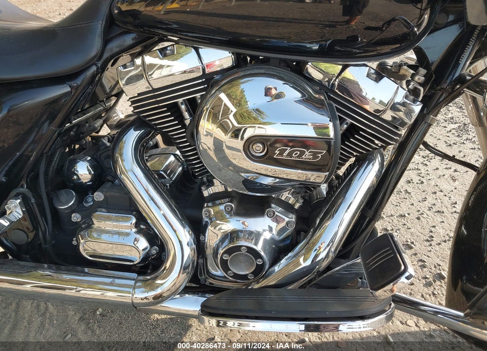 2015 HARLEY-DAVIDSON FLTRX ROAD GLIDE VIN: 1HD1KHM14FB605828