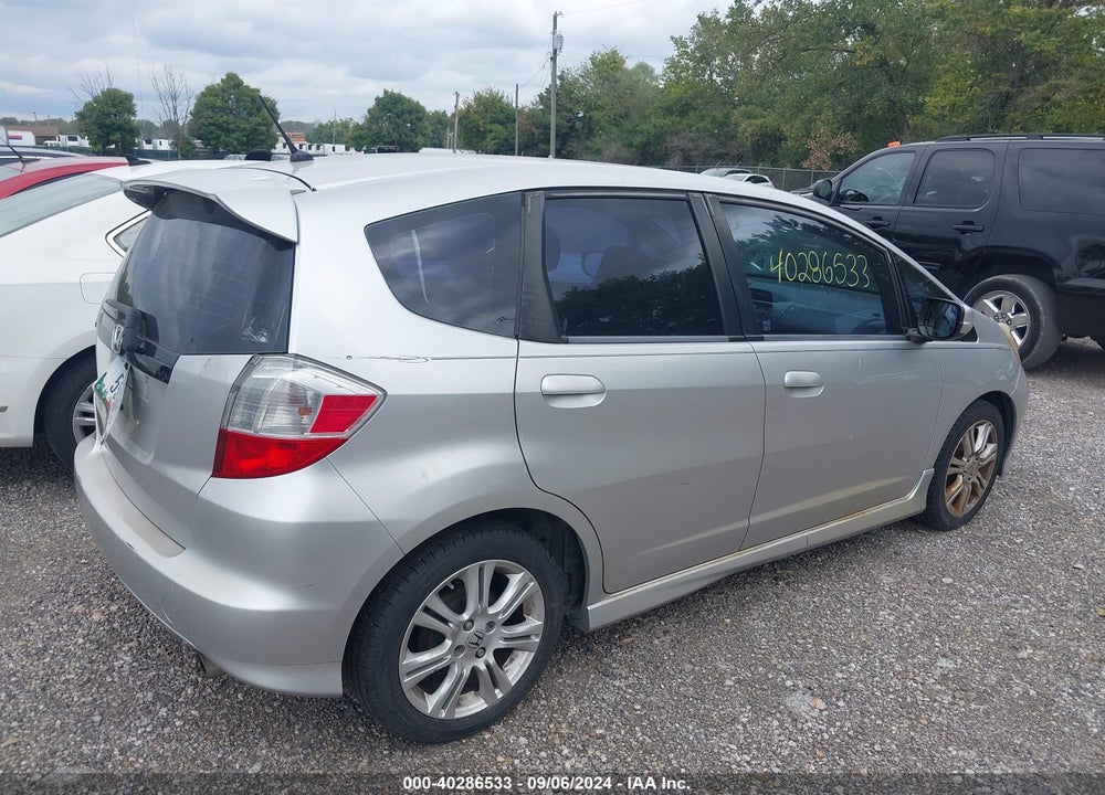 2011 HONDA FIT SPORT VIN: JHMGE8H57BC001368