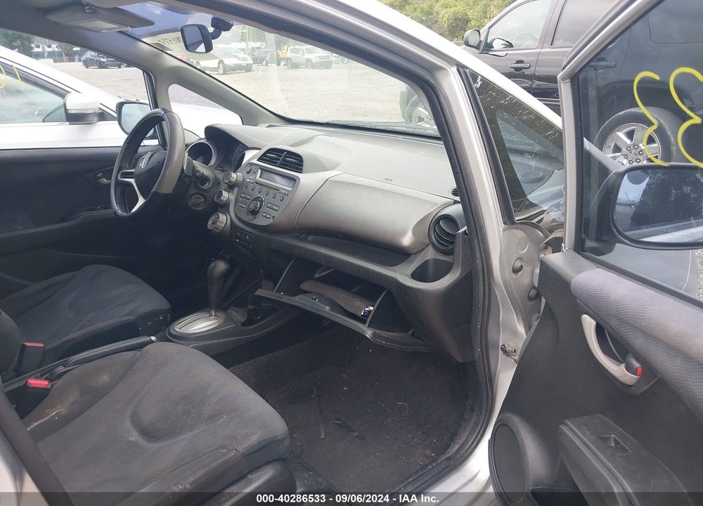 2011 HONDA FIT SPORT VIN: JHMGE8H57BC001368