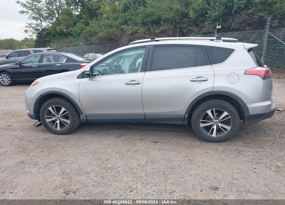 2017 TOYOTA RAV4 XLE VIN: 2T3RFREV3HW542263