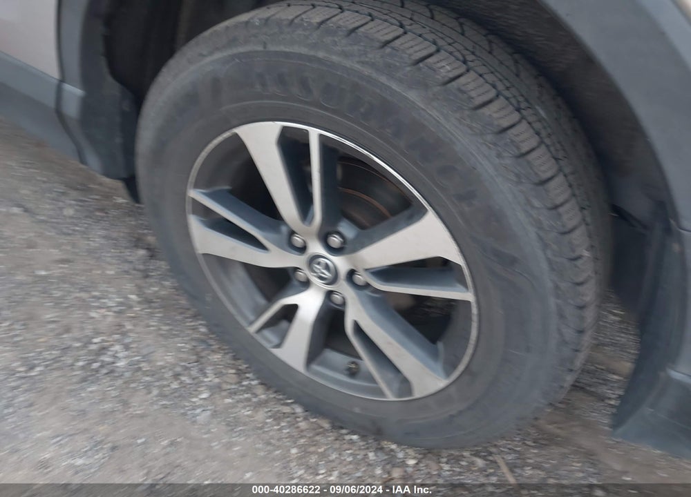 2017 TOYOTA RAV4 XLE VIN: 2T3RFREV3HW542263