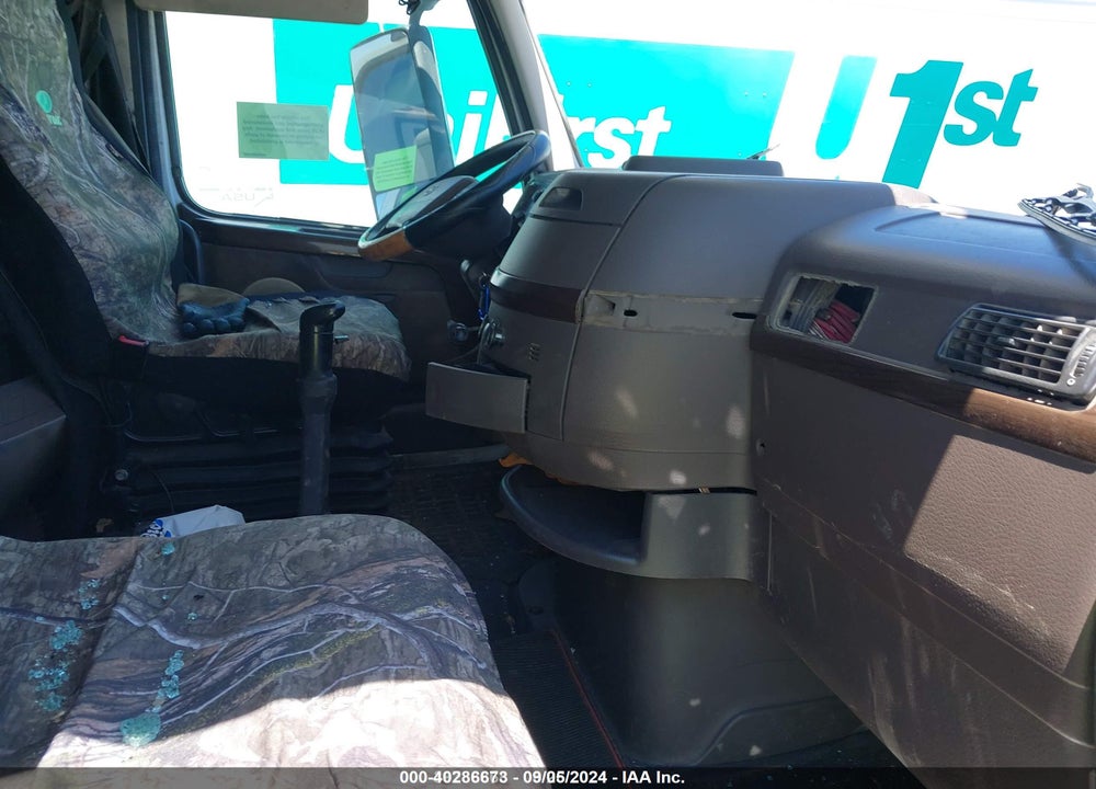 2014 VOLVO VN VNL VIN: 4V4NC9EJ8EN161648