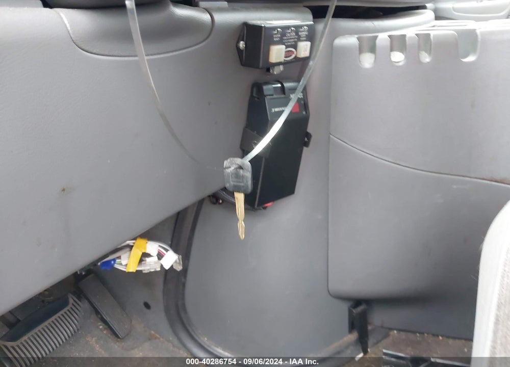 2003 FORD E-350 SUPER DUTY XL/XLT VIN: 1FBSS31LX3HB88825