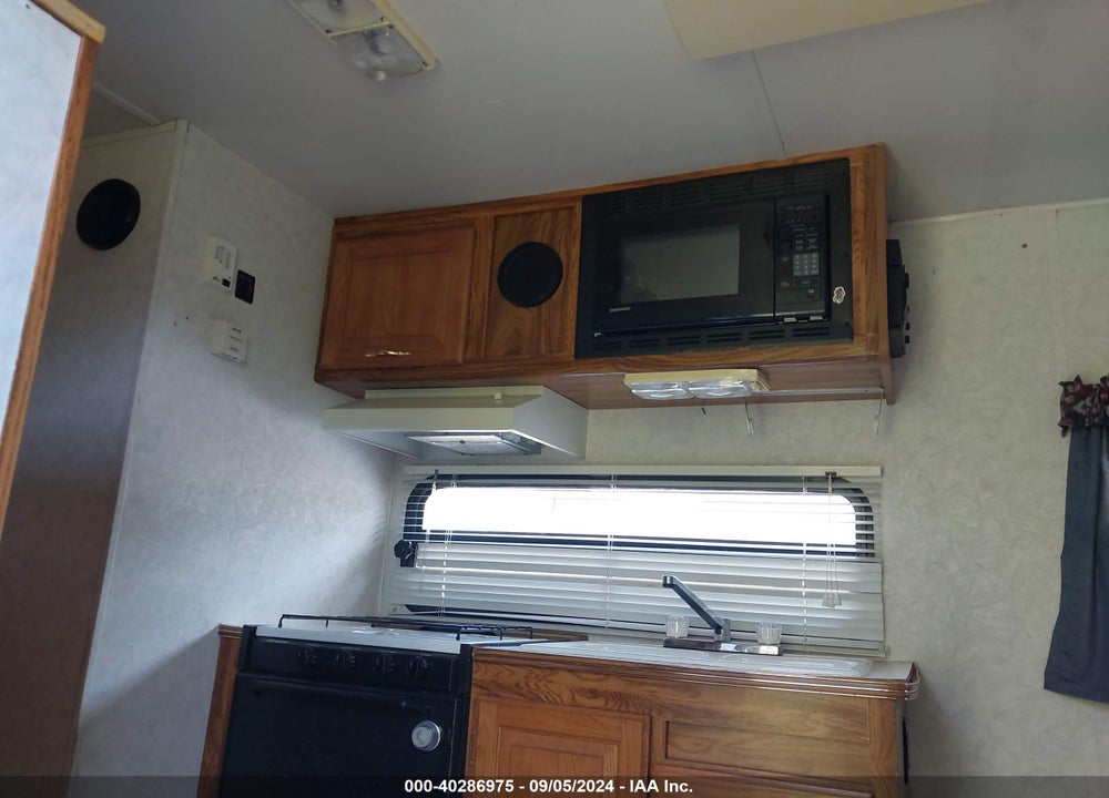 2000 FOREST RIVER SHAMROCK VIN: 4X4TFLW27YD068638
