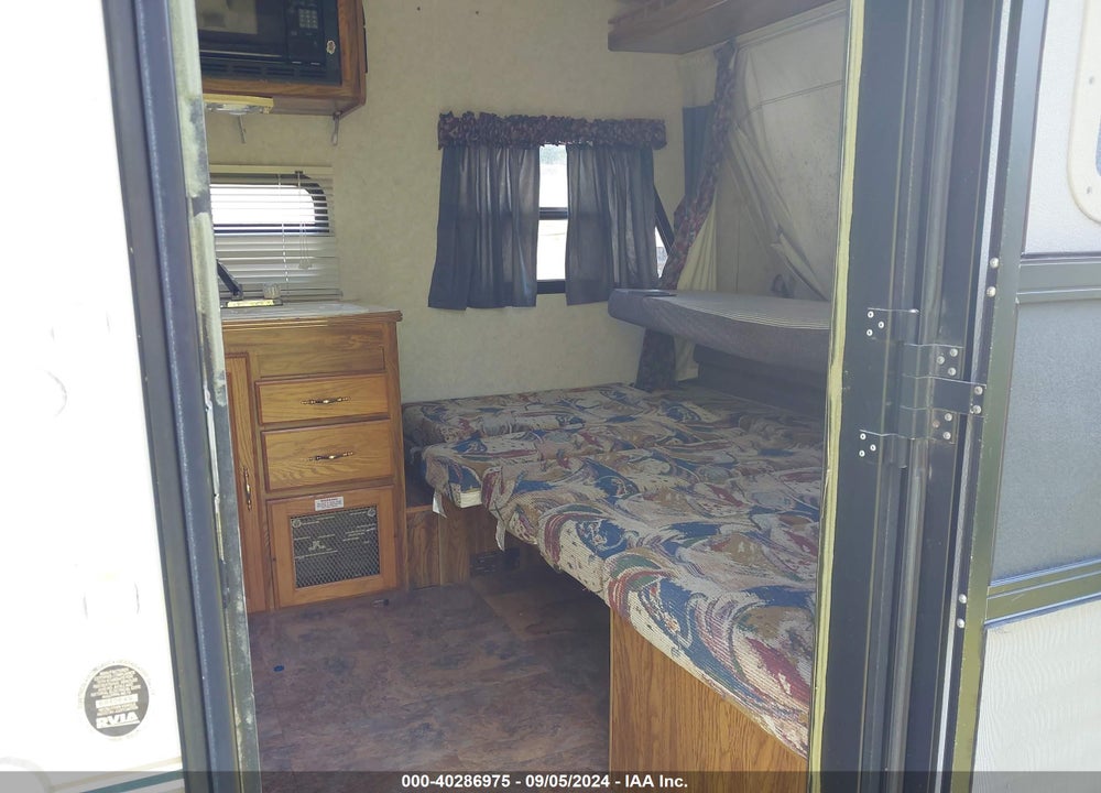 2000 FOREST RIVER SHAMROCK VIN: 4X4TFLW27YD068638