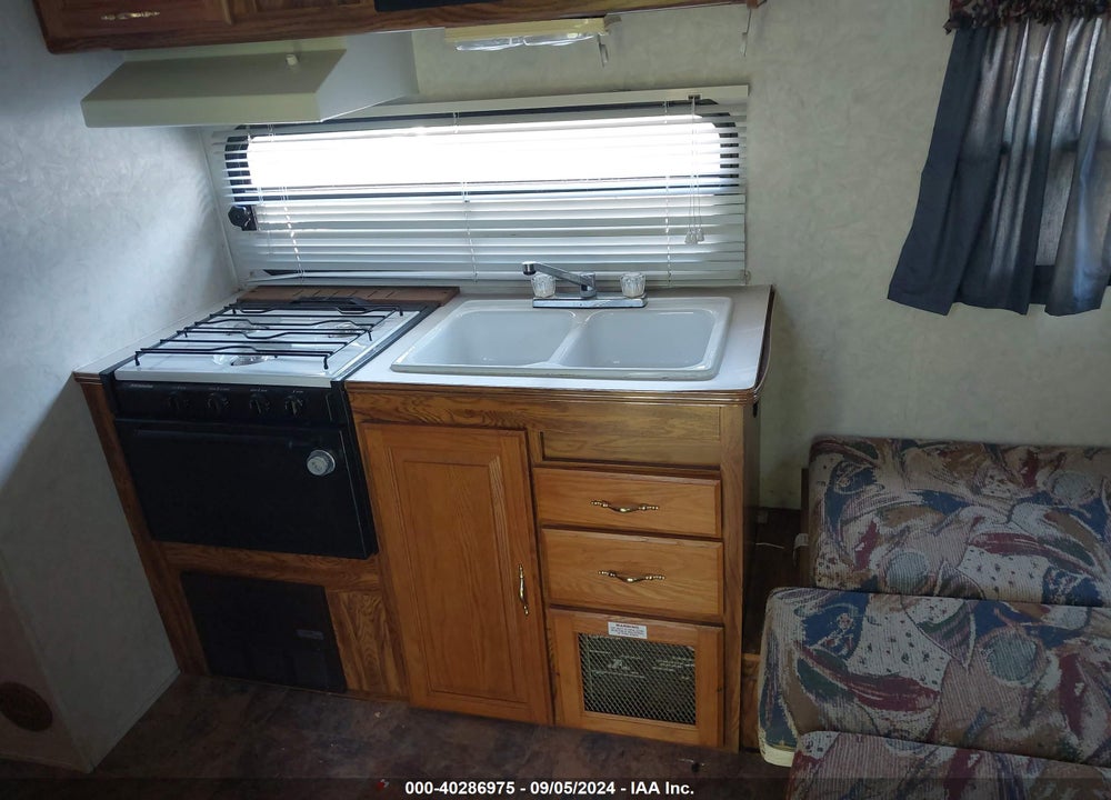 2000 FOREST RIVER SHAMROCK VIN: 4X4TFLW27YD068638