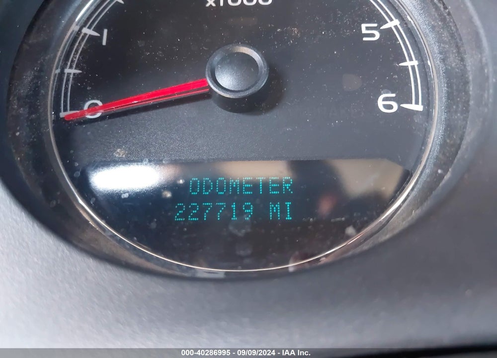 2007 GMC YUKON SLE VIN: 1GKFK13057R398855