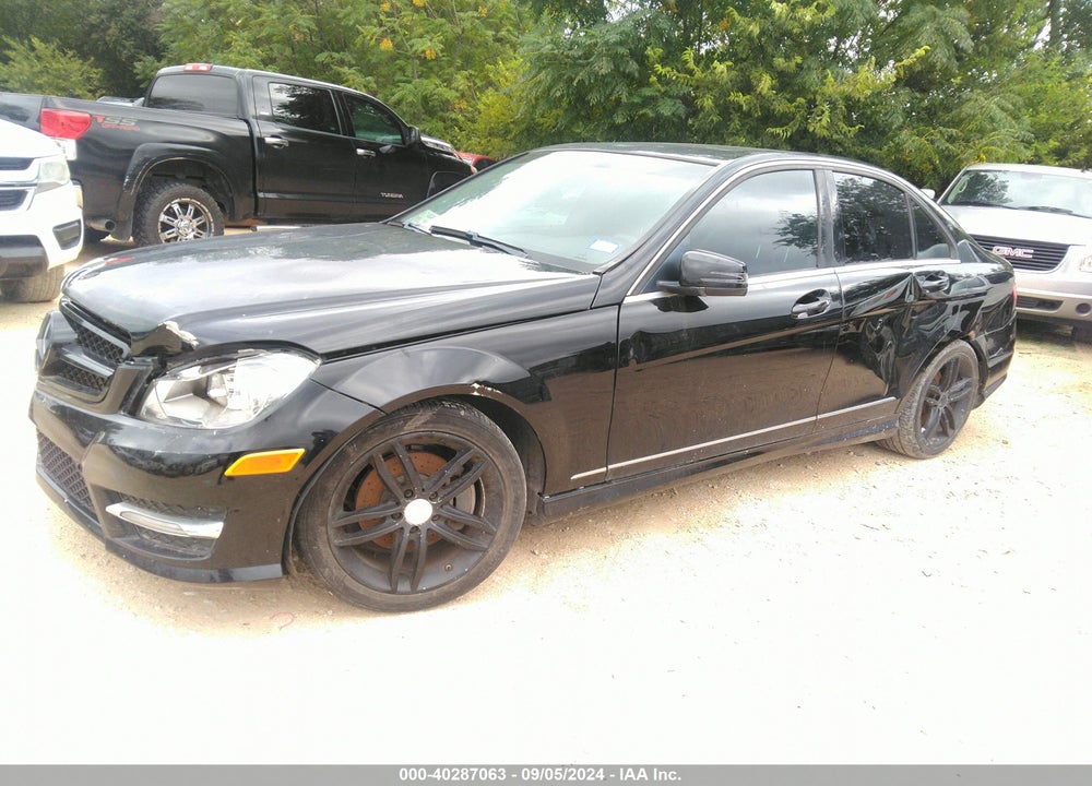 2013 MERCEDES-BENZ C 250 LUXURY/SPORT VIN: WDDGF4HB1DR294784