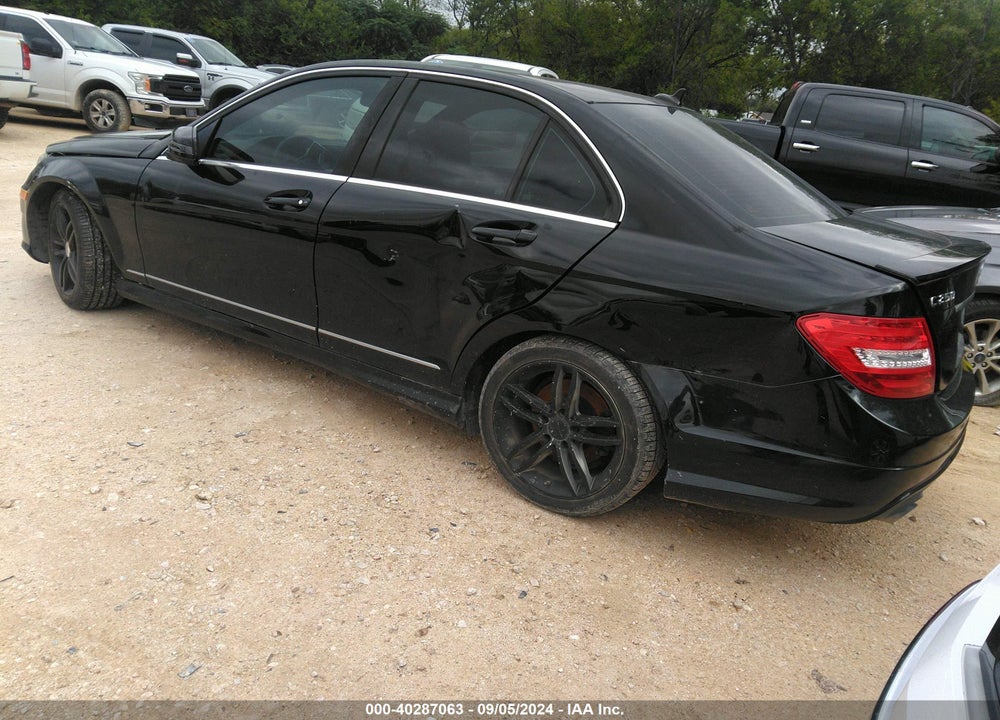 2013 MERCEDES-BENZ C 250 LUXURY/SPORT VIN: WDDGF4HB1DR294784