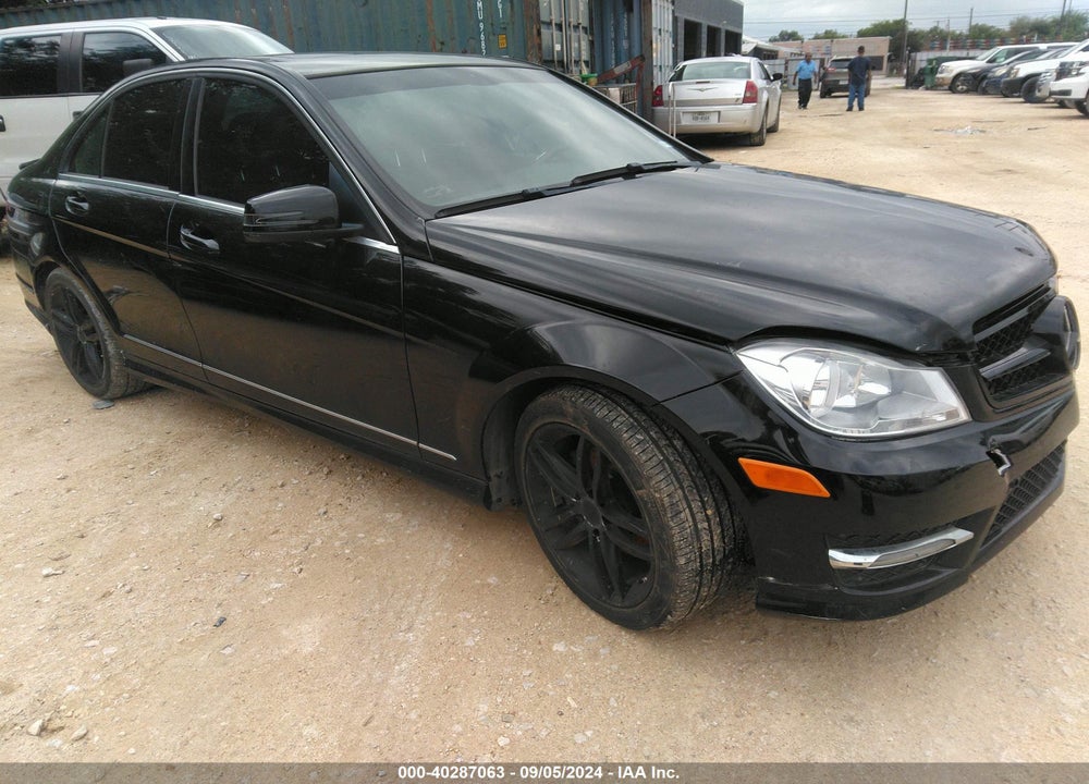 2013 MERCEDES-BENZ C 250 LUXURY/SPORT VIN: WDDGF4HB1DR294784