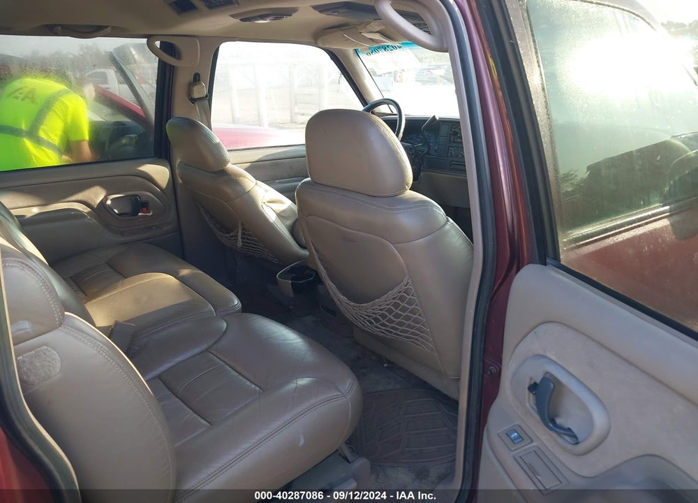 1999 GMC SUBURBAN 1500 SL VIN: 3GKEC16R3XG538176
