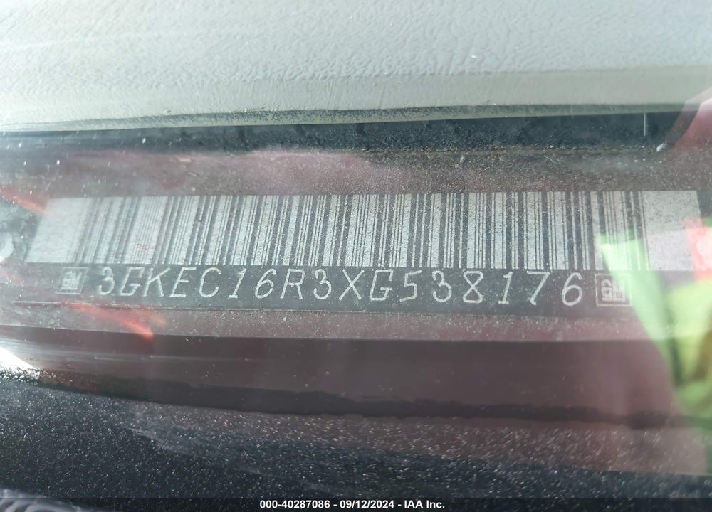 1999 GMC SUBURBAN 1500 SL VIN: 3GKEC16R3XG538176