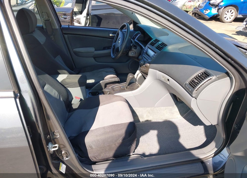 2005 HONDA ACCORD 2.4 LX VIN: 1HGCM56455A158684