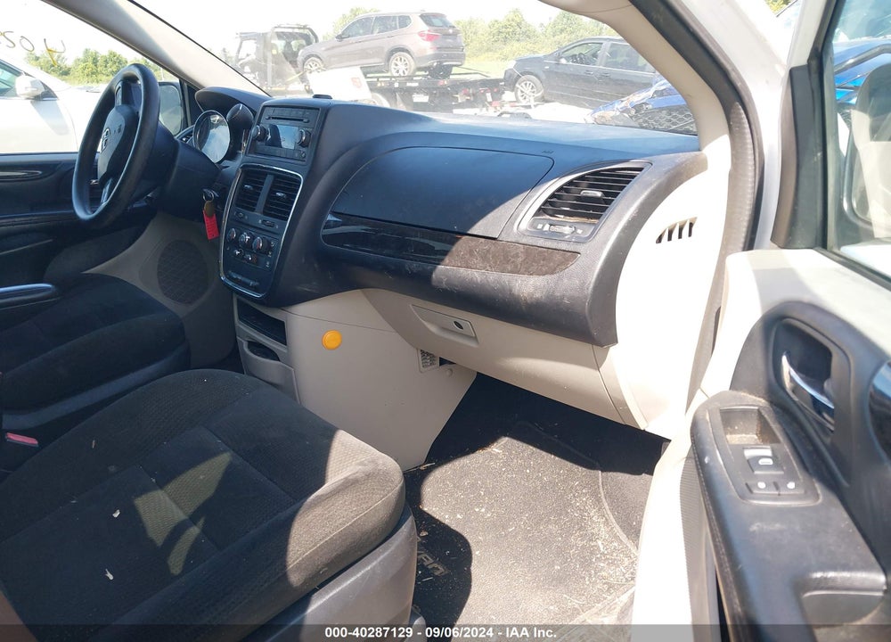 2016 DODGE GRAND CARAVAN VIN: 2C4RDGBG2GR259152