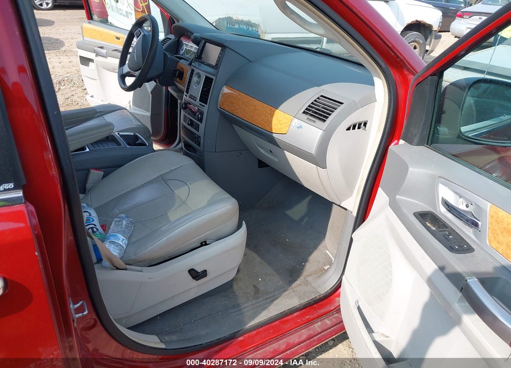 2010 CHRYSLER TOWN & COUNTRY LIMITED VIN: 2A4RR6DX1AR186219