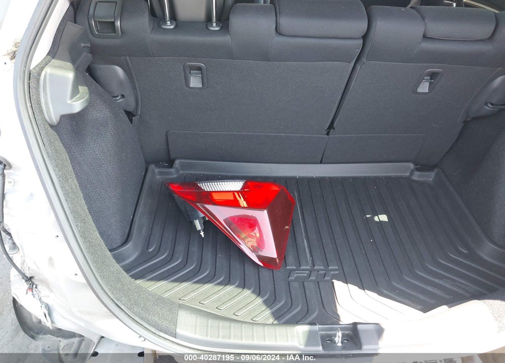 2016 HONDA FIT EX VIN: JHMGK5H74GX005564