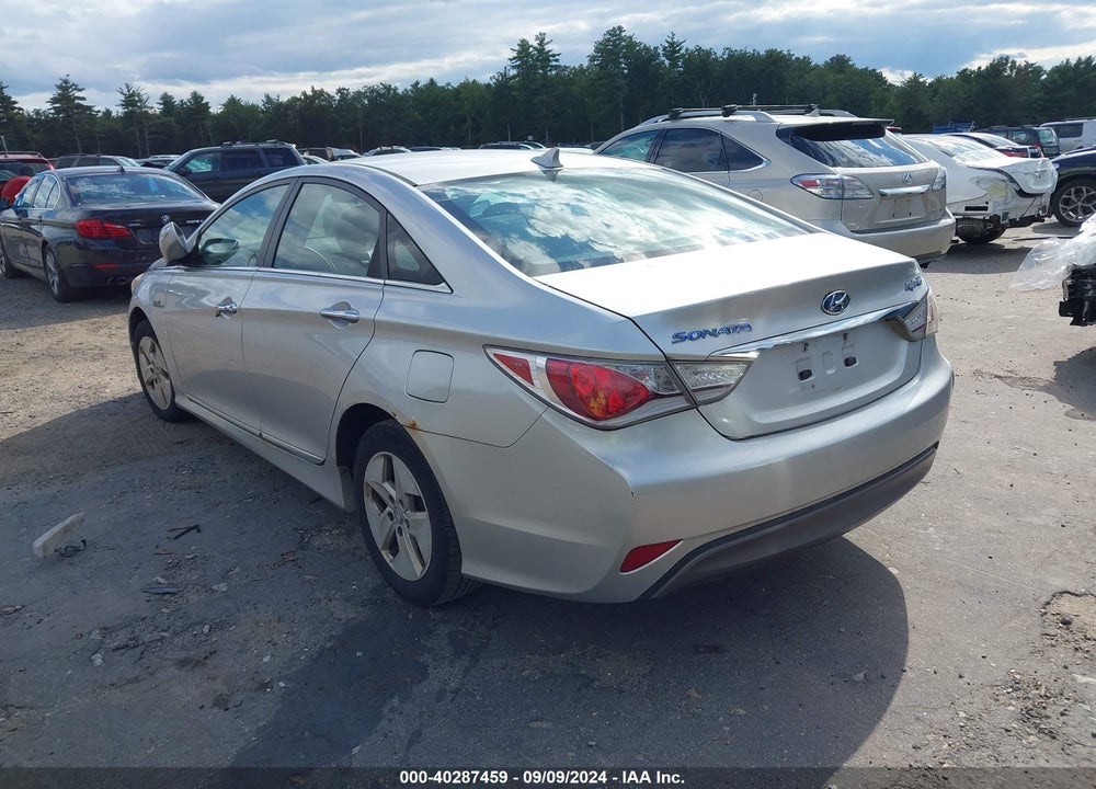 2011 HYUNDAI SONATA HYBRID VIN: KMHEC4A48BA001217